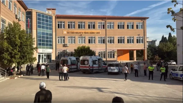 Zeker vijf gewonden bij schietpartij voor middelbare school in Turkije 1 Zeker vijf gewonden bij schietpartij voor middelbare school in Turkije