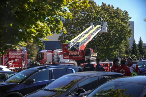 Zwei Feuerwehren nach Brand in der Lüftungsanlage eines Unternehmens in Marchtrenk im Einsatz