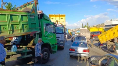 أصحاب شاحنات في الضنية يحتجون.. والجيش يعيد فتح الطريق 4 أصحاب شاحنات في الضنية يحتجون.. والجيش يعيد فتح الطريق