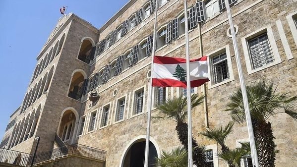 ما هي أسباب الضغط على وزيرين في حكومة سلام؟