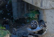 إصابة خمسة أشخاص في انقلاب سيارة عن جسر مدمّر في طيرفلسيه