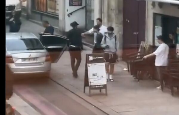 Video: Handcuffed Man Escapes Police in Nancy With Friends’ Help, Witnesses Say 1 Video: Handcuffed Man Escapes Police in Nancy With Friends’ Help, Witnesses Say