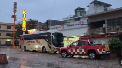 VIDEO: Hurricane Simon puts Jalisco on Red Alert as dangerous conditions approach