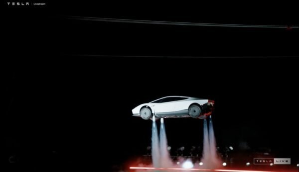 Tesla Roadster: vídeo circula com alegação não confirmada de «carro voador»
