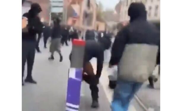 لقطة تُظهر اشتعال سروال شخص مقنّع يُنسب إلى اضطرابات فرنسا (فيديو)
