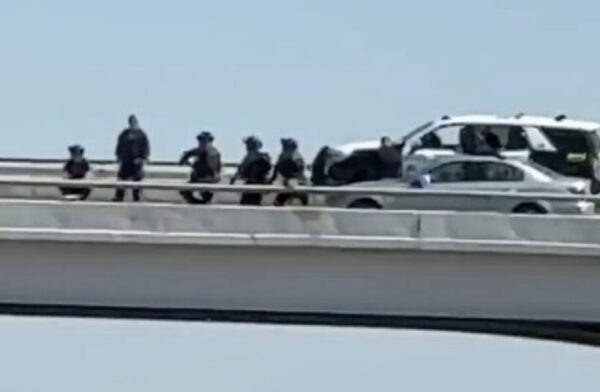 Man Dies After Two-Hour Standoff at Dallas I-20 and I-45 Interchange - Video