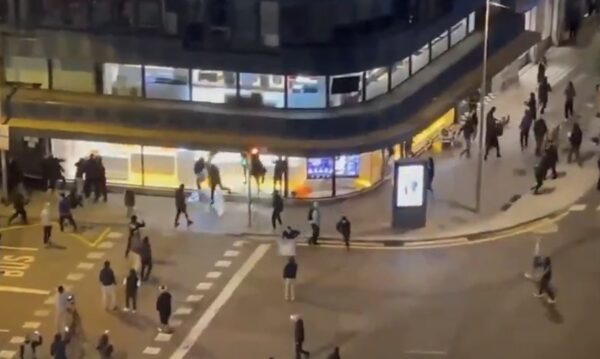 Émeutes et pillages à grande échelle signalés à Barcelone, en Espagne - Vidéo