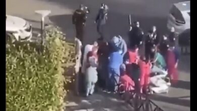 Des coups de feu signalés devant un hôpital à Trappes, en France - Vidéo