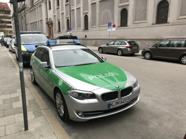 Frau am U-Bahnhof Moosach in München schwer verletzt – Passanten helfen bei Festnahme 1 Frau am U-Bahnhof Moosach in München schwer verletzt – Passanten helfen bei Festnahme