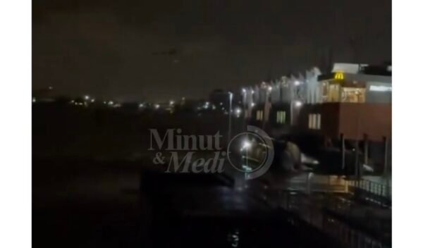 Morgan Tourist Boat Sinks at Malecón 2000 in Guayaquil, Ecuador - Video 1 Morgan Tourist Boat Sinks at Malecón 2000 in Guayaquil, Ecuador - Video