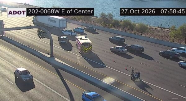 Loop 202 Red Mountain Crash Blocks Eastbound HOV and Left Lanes in Arizona
