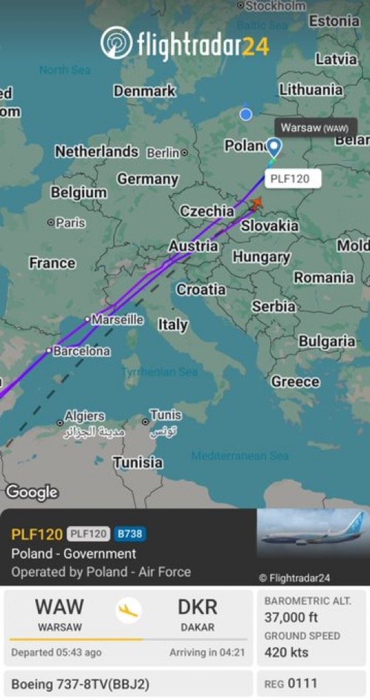 Zwei Regierungsflugzeuge sollen wieder im Luftraum über Polen sein 2 Zwei Regierungsflugzeuge sollen wieder im Luftraum über Polen sein