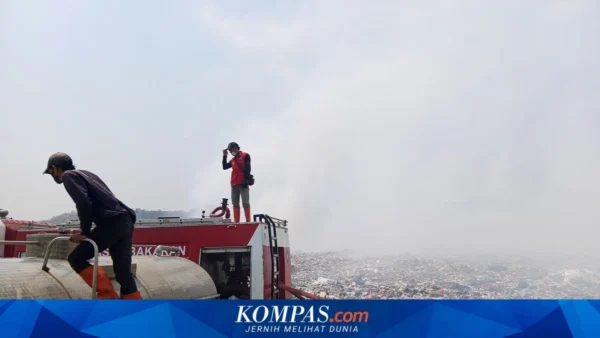 Berjibaku Sejak Rabu, BPBD Sebut Kebakaran TPA Jatibarang Sisa 20 Persen 1 Berjibaku Sejak Rabu, BPBD Sebut Kebakaran TPA Jatibarang Sisa 20 Persen