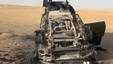 حطام مركبة في موقع حُدّد بأنه محافظة مأرب باليمن، وذلك عقب ما وصفه الإعلام الحربي التابع للحوثيين بأنه استهداف لمركبات مدرعة تابعة للقوات الحكومية