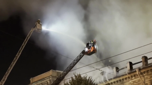Een brand heeft een historisch gebouw in het centrum van Sint-Petersburg, Rusland, verwoest. 1 Een brand heeft een historisch gebouw in het centrum van Sint-Petersburg, Rusland, verwoest.