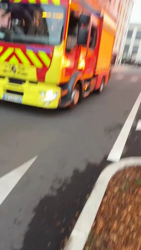🔥🇫🇷 ALERTE - Le lycée François Mauriac à Bordeaux a été INCENDIÉ.