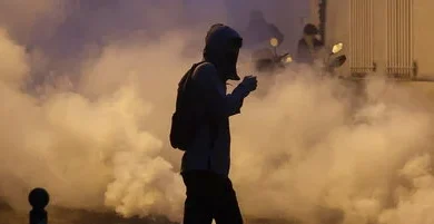 Francia, proteste studentesche: 65 dipendenti scolastici feriti e oltre 100 scuole danneggiate 5 Francia, proteste studentesche: 65 dipendenti scolastici feriti e oltre 100 scuole danneggiate