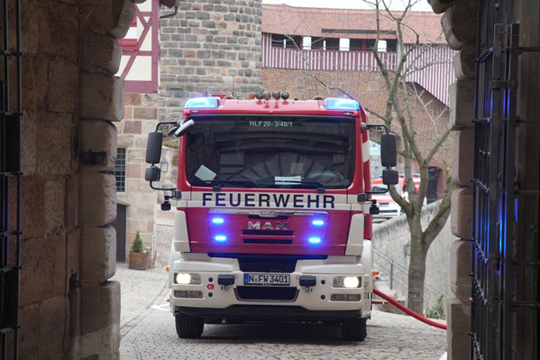 Kellerbrand in Nürnberg: Bewohner verlassen Mehrfamilienhaus unverletzt