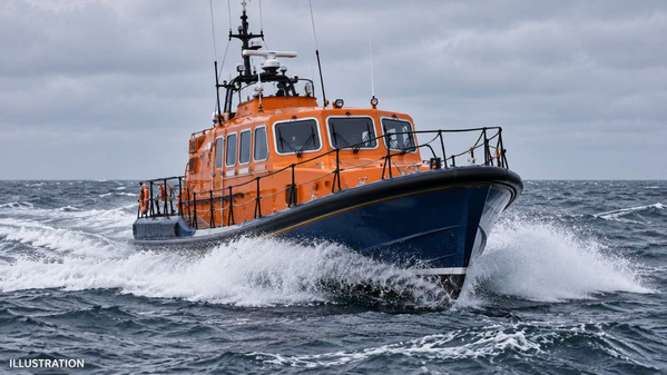 RNLI Lifeboat Tracked in English Channel Amid Unconfirmed Migrant Boat Rescue Reports