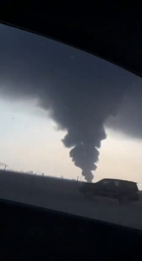 VIDEO – Massive fire reported at Saudi oil facility near Jeddah as attack claims circulate