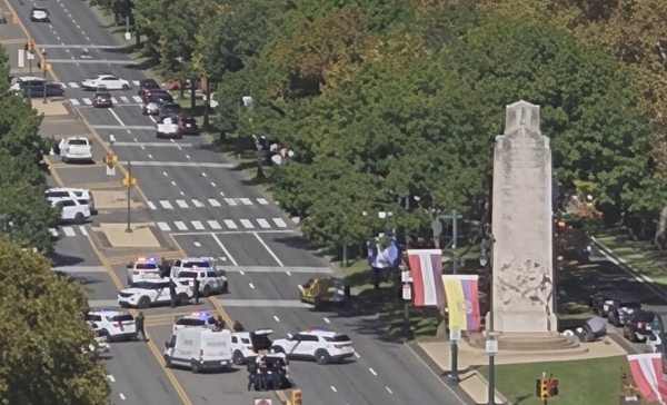 Philadelphia Police Shoot Man After Parkway Standoff 1 Philadelphia Police Shoot Man After Parkway Standoff