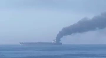 Iran claims strike on oil tanker near Oman over Hormuz transit — Video