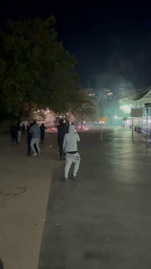 Le Forum des Halles à Paris aurait été visé lors d’une tentative de pillage — Vidéo 1 Le Forum des Halles à Paris aurait été visé lors d’une tentative de pillage — Vidéo