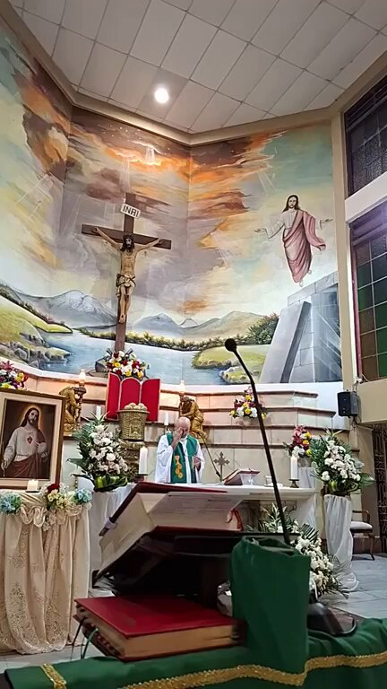 Præst døde efter faldende kors under direktesendt messe i Guayaquil i Ecuador — Video 1 Præst døde efter faldende kors under direktesendt messe i Guayaquil i Ecuador — Video