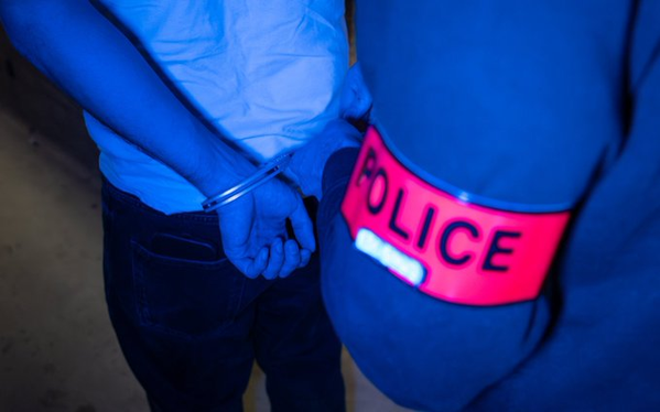 Treize interpellations après l’entrée d’un groupe masqué dans un centre commercial à Rosny-sous-Bois, en France 1 Treize interpellations après l’entrée d’un groupe masqué dans un centre commercial à Rosny-sous-Bois, en France