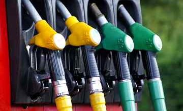 Diesel kostet an Italiens Autobahnen im Schnitt 2,30 Euro pro Liter 1 Diesel kostet an Italiens Autobahnen im Schnitt 2,30 Euro pro Liter