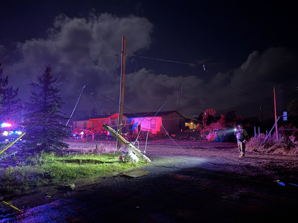 Suspected Tornado Damages Homes in Overgaard, Arizona; Minor Injuries Reported – Video