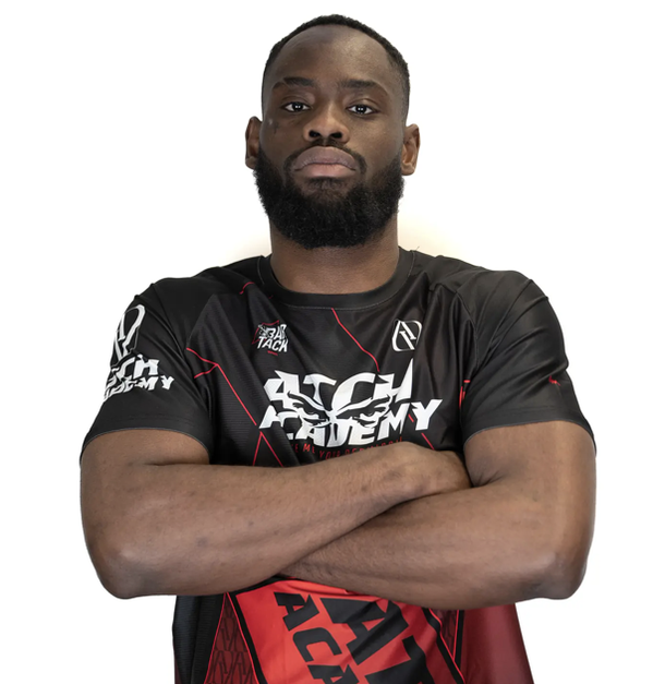 Pengo Bossio Wangi, espoir du MMA de 26 ans, tué dans l’attentat terroriste de Trappes, en France