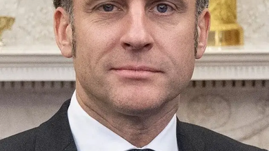 Emmanuel Macron annonce qu’une fillette de 12 ans lutte pour sa vie après l’attentat de Trappes, en France