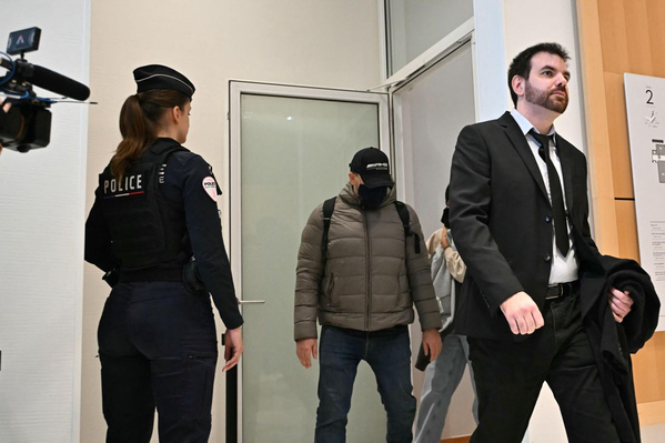 Le procès de trois policiers pour la mort de Cédric Chouviat reporté à juin 2027 à Paris