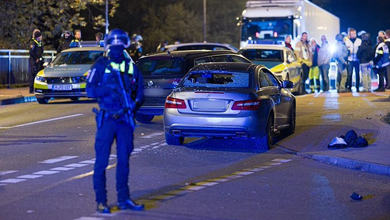 Neustadt am Rübenberge, Germany: Up to Five Injured as Car Hits Crowd; Police Fire at Vehicle - Video