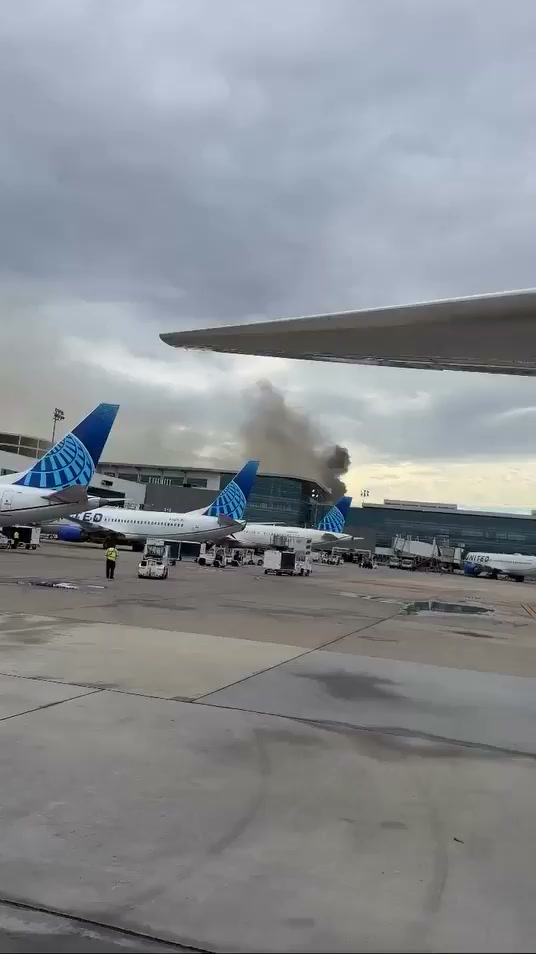 Black Smoke Rises Over Houston’s IAH Airport After Terminal C Restaurant Fire