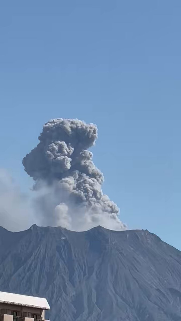 El Sakurajima registra dos erupciones en Japón y eleva cenizas hasta 1.200 metros sobre el cráter – Video