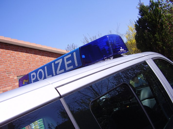 Driver Seriously Injured as Crash Forces L124 Closure Near Zeven, Germany 1 Driver Seriously Injured as Crash Forces L124 Closure Near Zeven, Germany