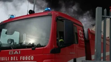 Incendio a Macerata Campania, auto in fiamme in un cortile: è giallo