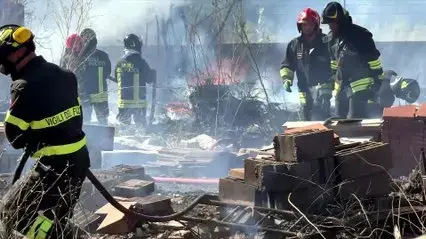 Incendio nella zona industriale di Olbia: è il terzo rogo in due giorni