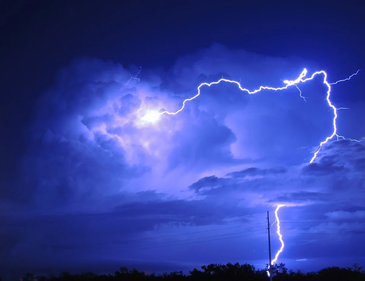 Immagine di repertorio per: Meteo Lazio, Ognissanti al freddo: scatta l'allerta gialla per temporali e venti di Grecale