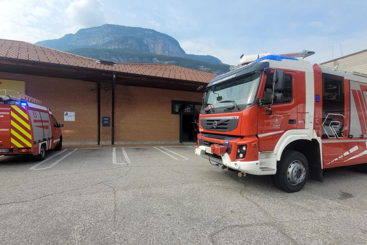Mezzolombardo, principio d’incendio al supermercato: evacuati clienti e personale 1 Mezzolombardo, principio d’incendio al supermercato: evacuati clienti e personale