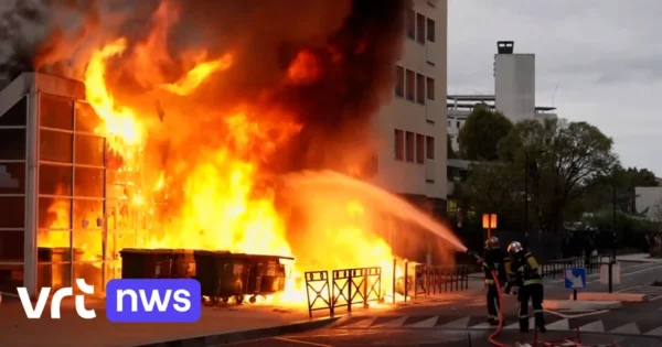 Middelbare school in Nantes vliegt in brand tijdens leerlingenprotest in Frankrijk 1 Middelbare school in Nantes vliegt in brand tijdens leerlingenprotest in Frankrijk