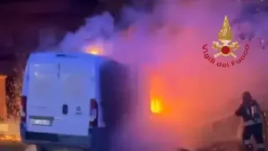 Notte di fuoco ad Assemini, furgone in sosta distrutto da un incendio 7 Notte di fuoco ad Assemini, furgone in sosta distrutto da un incendio