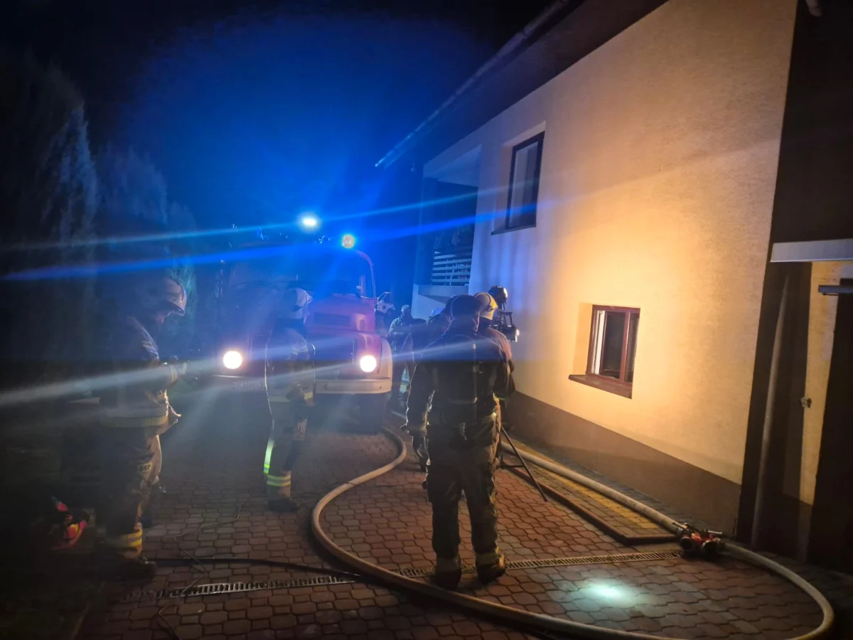 Pożar kotłowni w Biesiadkach. Na miejscu pracowało 16 strażaków