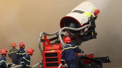 Robots nemen deel aan brandbestrijding tijdens een gesimuleerde brand in Can Tho.