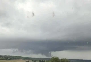 Une mini-tornade s’abat sur cette commune normande : des coupures d’électricité et des habitants relogés 5 Une mini-tornade s’abat sur cette commune normande : des coupures d’électricité et des habitants relogés