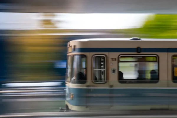 Unfall - Seniorin stürzt rückwärts ins U-Bahn-Gleis - Bayern